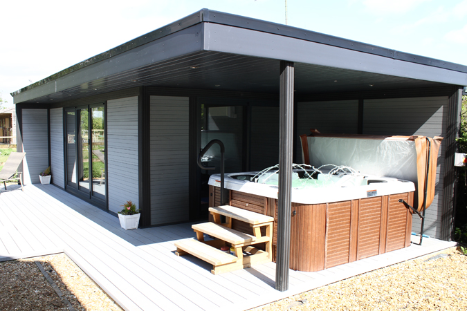 Garden room with hot tub under roo canopy