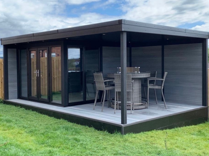 Ashmere Garden Room With Side Cheek And Canopy For Dining