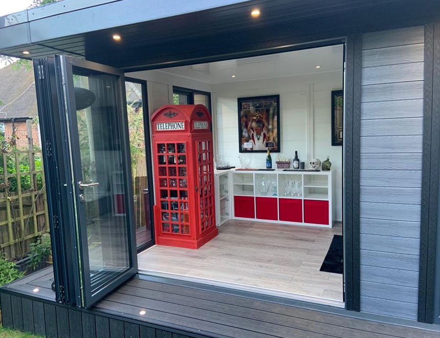 Garden Rooms With Old Red Telephone Box